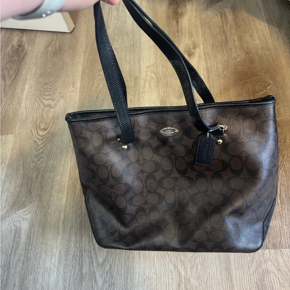 Coach Black and Brown Signature Tote - Picture 4 of 7